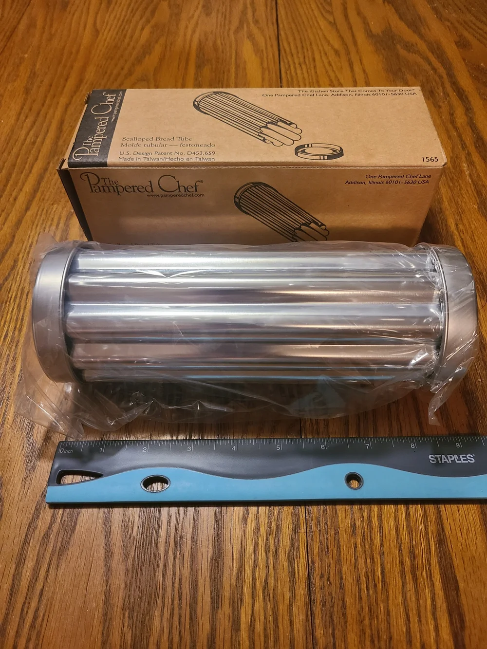 The Pampered Chef scalloped bread